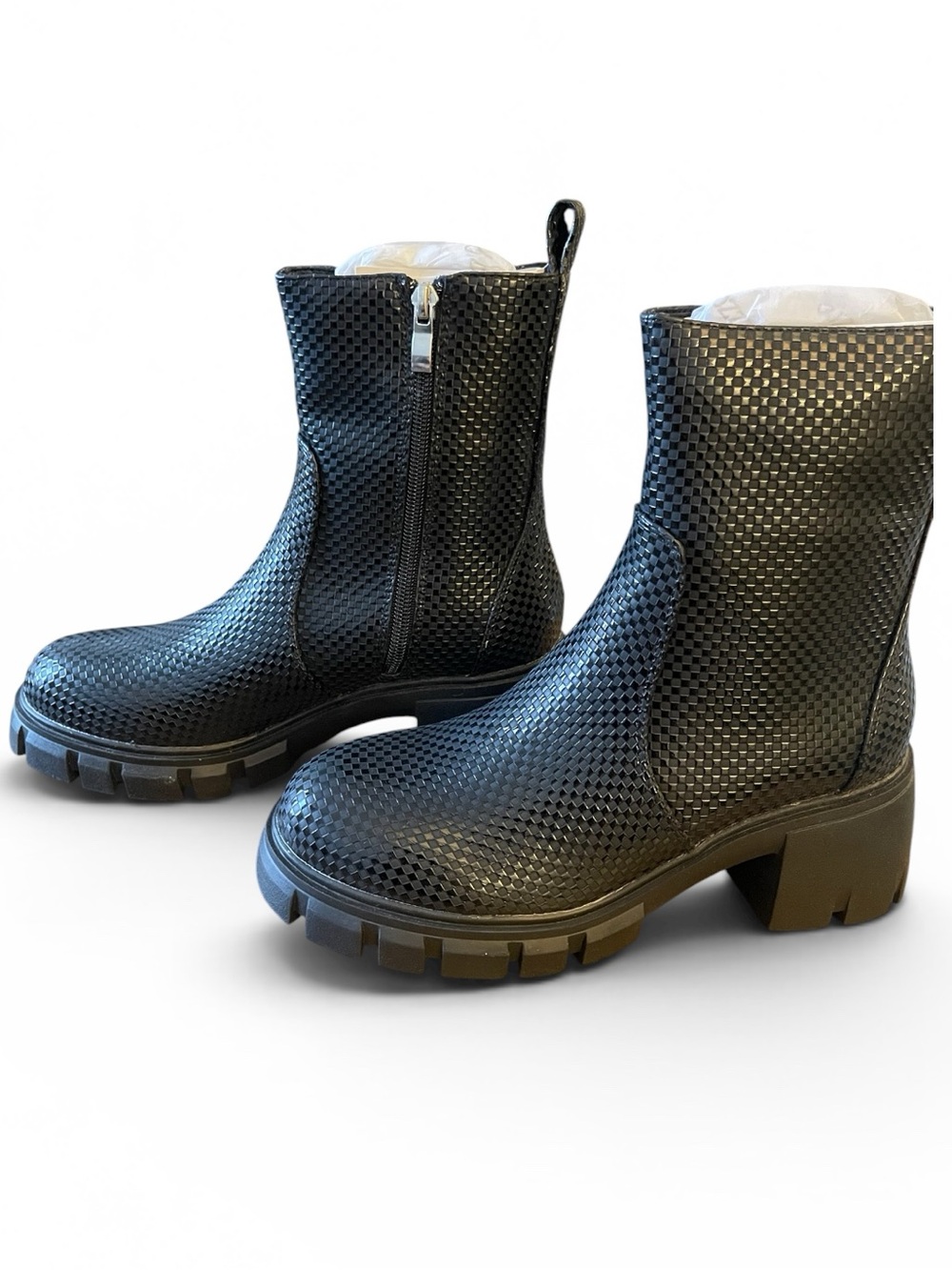 Women's Black Textured Lace-Up Chunky Boots